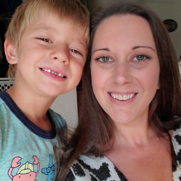 Meet your Posher, Alysa - Picture 2 of 3